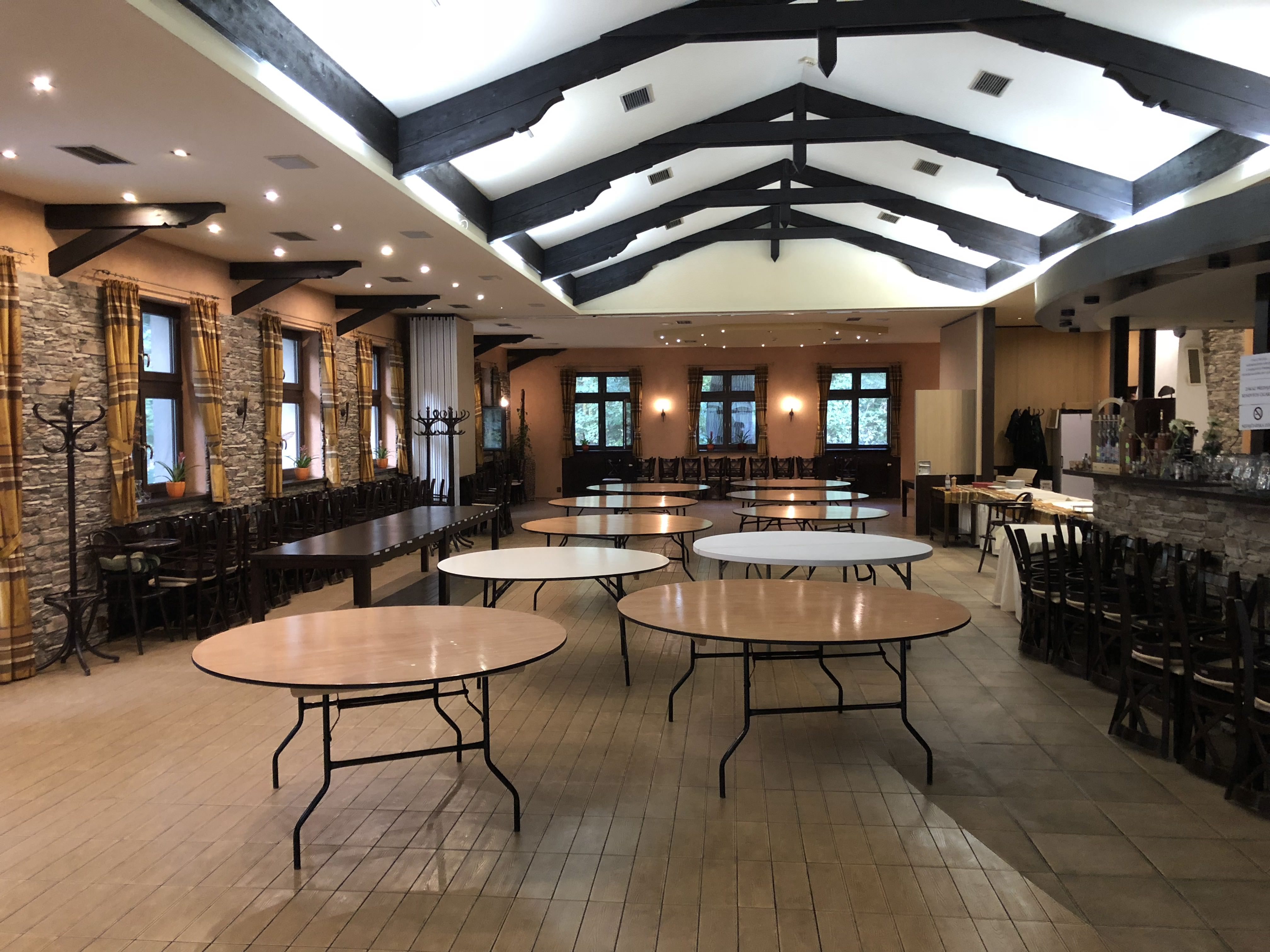 Prenájom okrúhlych stolov v Nových Zámkoch