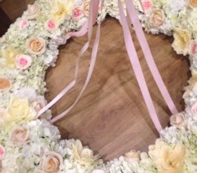 Kvetinová svadobná dekorácia